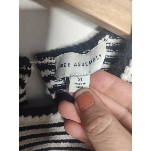 Free Assembly Striped Sweater Vest Women's XL black white grunge - Picture 2 of 6